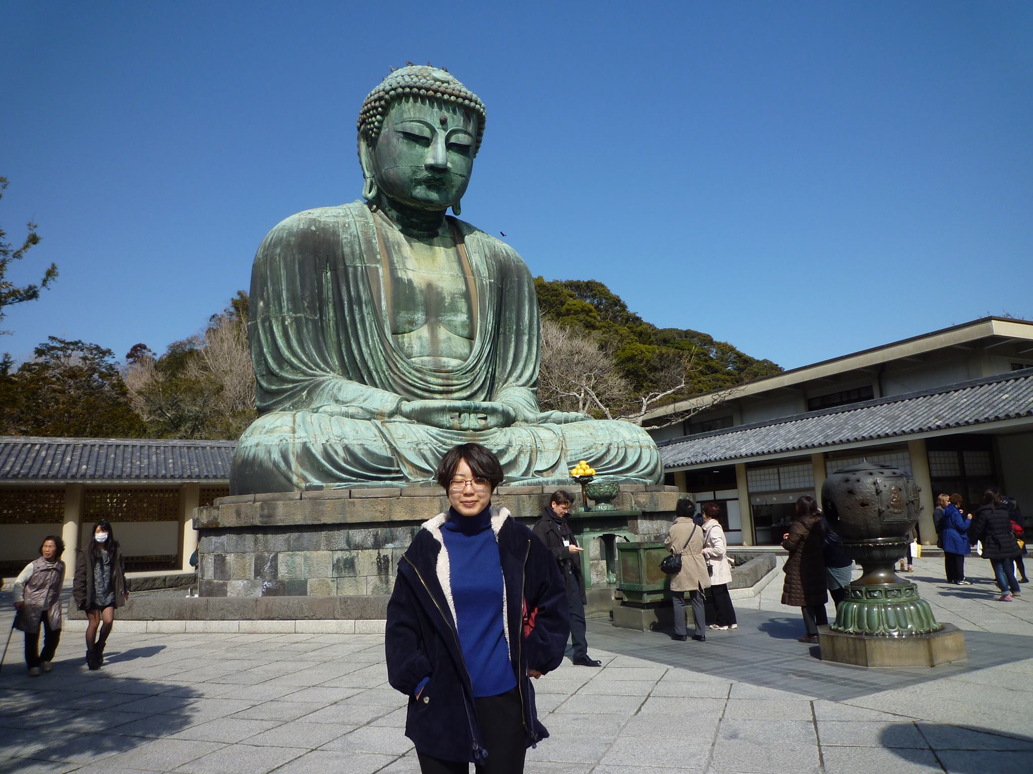 鎌倉大仏と制作者の写真